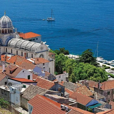 Three-bedroom In Rozovac Holiday home