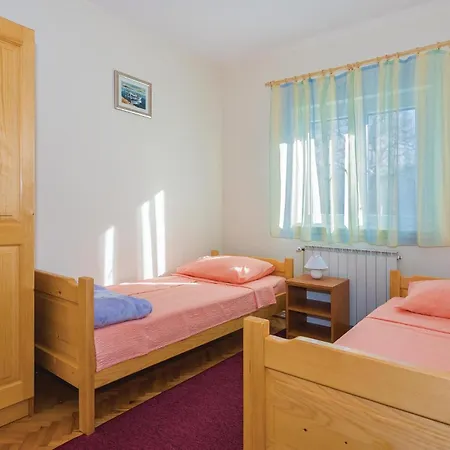Three-bedroom In Rozovac