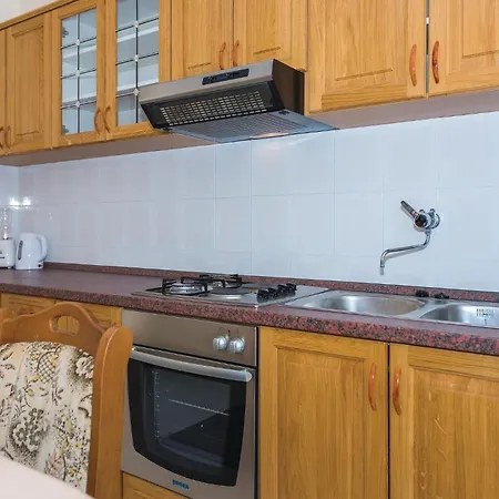 Three-bedroom In Rozovac Ferienhaus