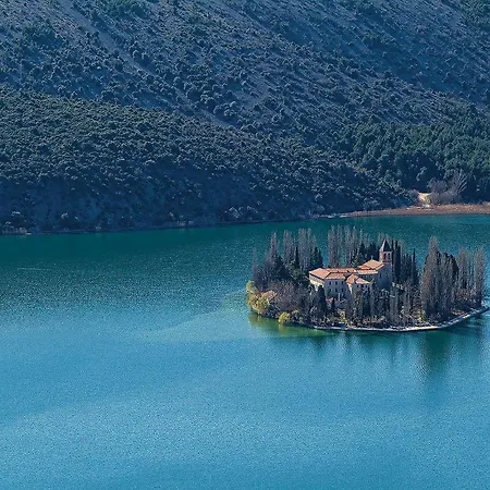 Three-bedroom In Rozovac Ferienhaus Lozovac