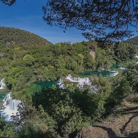 Three-bedroom In Rozovac Ferienhaus