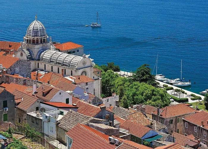 Three-bedroom In Rozovac Ferienhaus