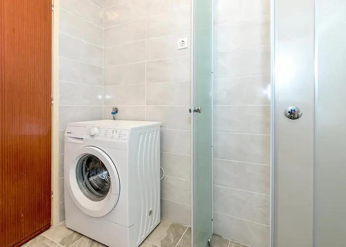 Three-bedroom In Rozovac * Lozovac