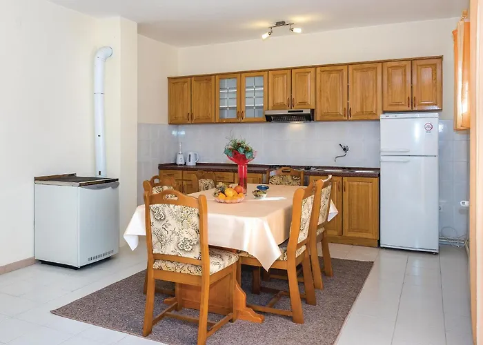 Three-bedroom In Rozovac