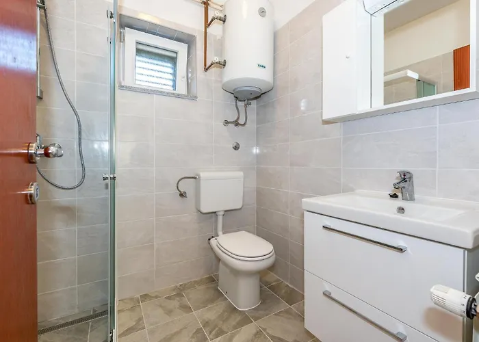 Three-bedroom In Rozovac