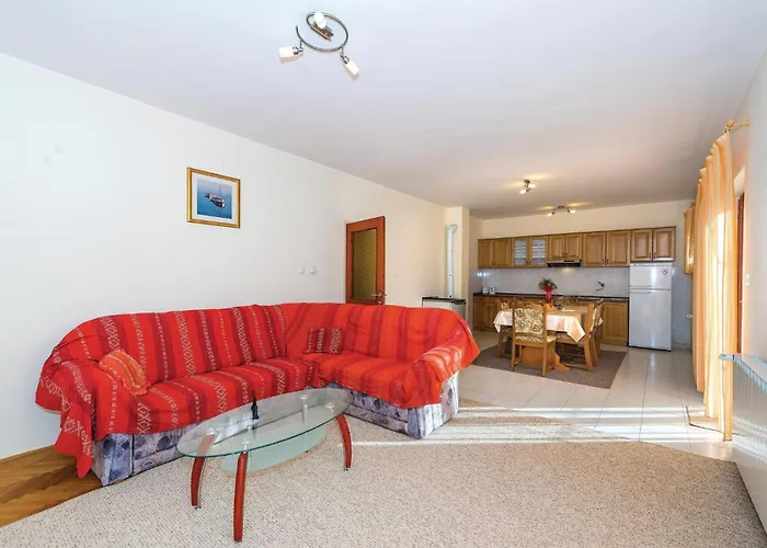 Three-bedroom In Rozovac *